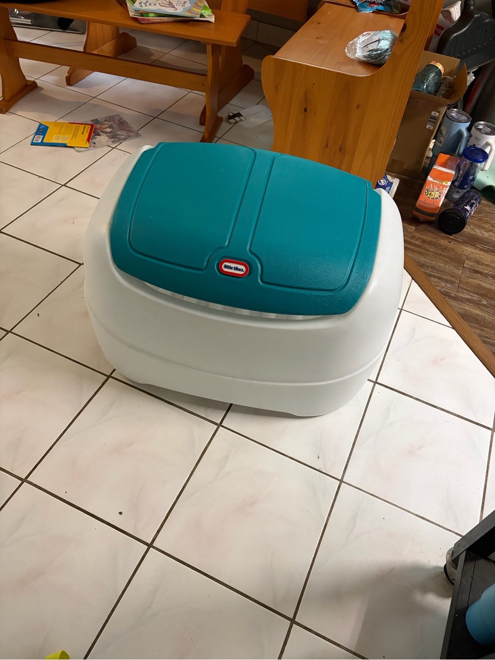 Little Tikes Outdoor Storage Chest - Teal Lid White Base